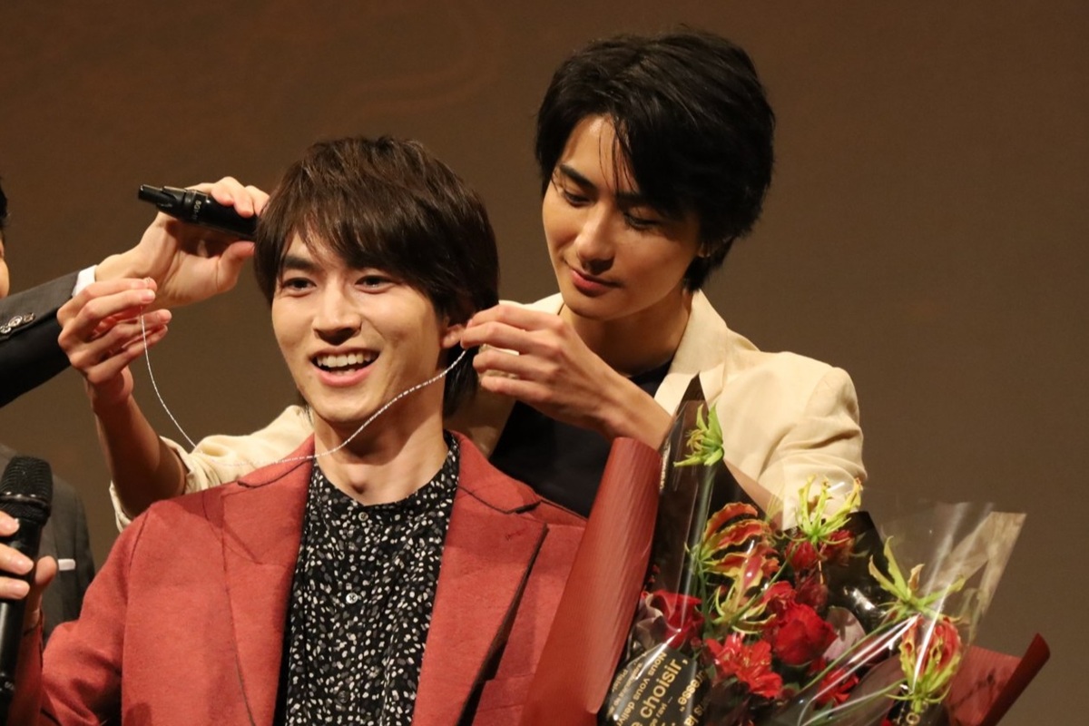 FODドラマ『あなたを殺す旅』完成披露イベントの公式レポート。W主演の和田雅成と髙橋大翔が登壇し、撮影裏話や刺激的なキスシーンの秘話を語りました。誕生日サプライズの様子や、二人の仲の良さが伝わるトークの全貌をお届けします。